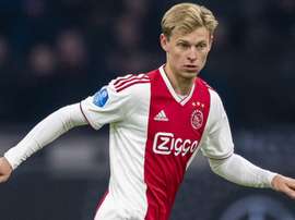 De Jong supera Busquets. Goal