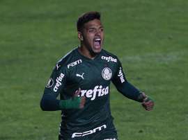 Do improviso à seleção, Menino tem só três jogos começando como lateral. EFE