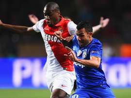 Geoffrey Kondogbia et Carlos Tevez à la lutte. Goal