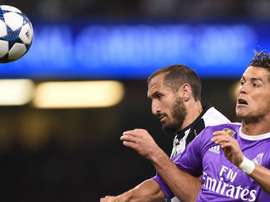 Chiellini sabe que não é fácil marcar Ronaldo. Goal
