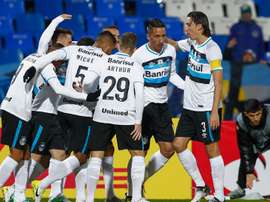Jogadores do Grêmio comemoram vitória e vantagem contra o Godoy Cruz