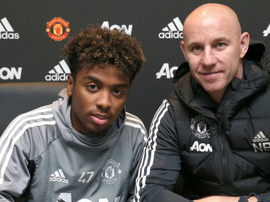 Youngster Gomes signs United deal. GOAL