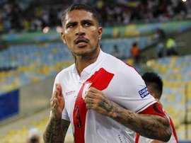 Camisa 9 do Peru foi alvo de vaias e música provocativa. Goal