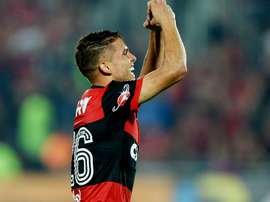 Cuellar vai ter que levar pelo menos o bolo. Goal