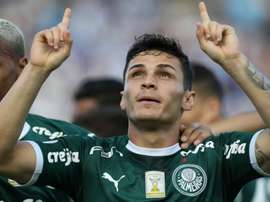 Sem meio-termo! Palmeiras goleia o Santos e segue líder