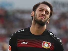 Hakan Calhanoglu a renoncé à percevoir son salaire pendant la durée de sa suspension. Goal
