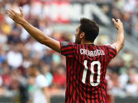 Il Milan rifiuta la prima offerta per Calhanoglu. Goal