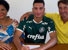 Conheça Henri, zagueiro que renovou com o Palmeiras. GOAL
