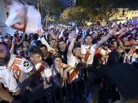 Racismo de torcida do River inicia briga no Peru. Goal