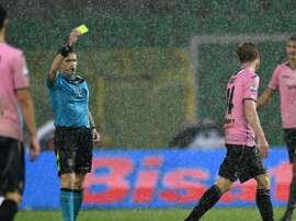 The referee showing the yellow card during the game between Inter and Palermo. Goal