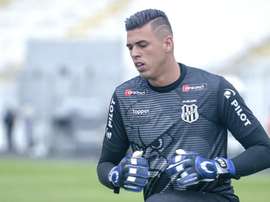 Barcelona negocia para contratar jovem goleiro da Ponte Preta. Goal