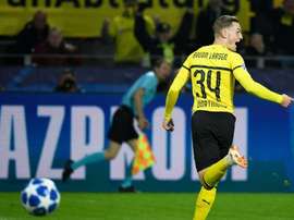 Larsen, premier buteur. Goal