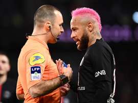 Lite tra Neymar e l'arbitro. Goal