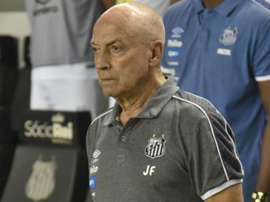 No Santos, Jesualdo sofre com comparações com Sampaoli e Jesus