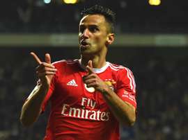 Jonas marcou de pênalti e garantiu a vitória do Benfica. Goal