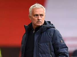 Mourinho quitte la conférence de presse en raison de difficultés techniques. GOAL