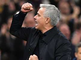 Mourinho e Tottenham: estreia com emoção e classificação na Champions. Goal