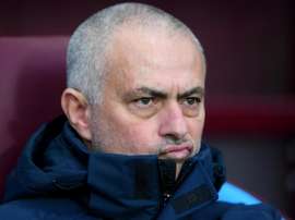 Mourinho puts pressure on Chelsea