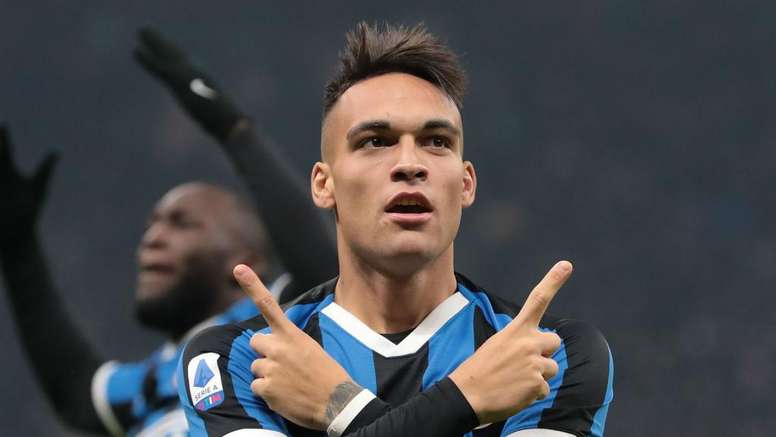 Rumour Has It Barcelona Make First Lautaro Martinez Offer Man Utd Lead Sancho Race Besoccer