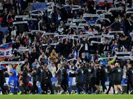 Leicester City fans pay their respect to Vichai Srivaddhanaprabha. GOAL