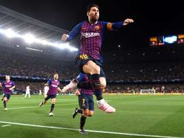 Van Dijk não sabe como parar Messi. Goal