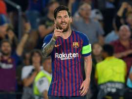 Lionel Messi comemora gol do Barcelona contra o PSV. Goal