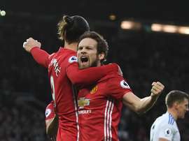 Daley Blind et Zlatan Ibrahimovic célèbrent la victoire de Manchester United face à Sunderland. AFP