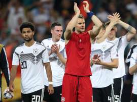 Neuer diz que jogadores na Alemanha cogitam abrir mão de salários em meio à crise. Goal