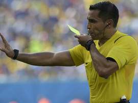 Árbitro assume o comando de time espanhol. Goal