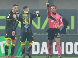 Cartellino rosso a Capuano. Goal