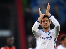 Barcelona mira Marcos Alonso e jovem meia do Bayern de Munique, segundo jornal