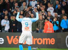 Un tacle dont Vieira a le secret. Goal