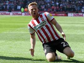 Mark Duffy gave Sheffield United a 2-0 victory to guide them closer to promotion. GOAL