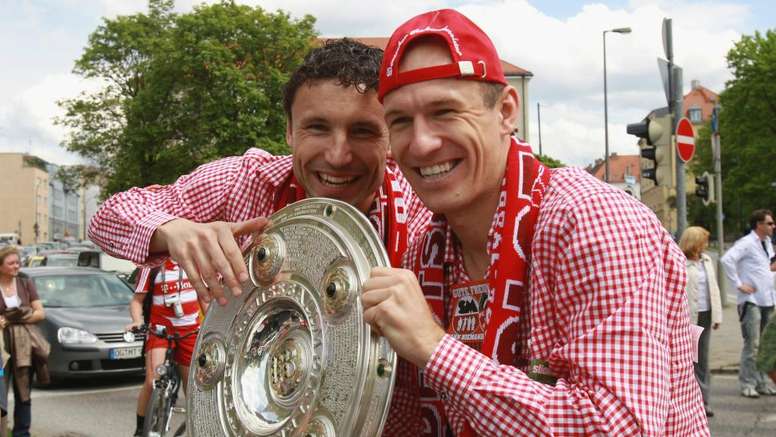 Van Bommel is keen to bring Robben back to PSV. GOAL