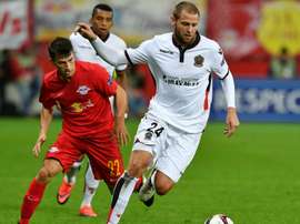 Mathieu Bodmer et Stefan Lainer lors du match d'Europa League entre Red Bull Salzburg et Nice. Goal