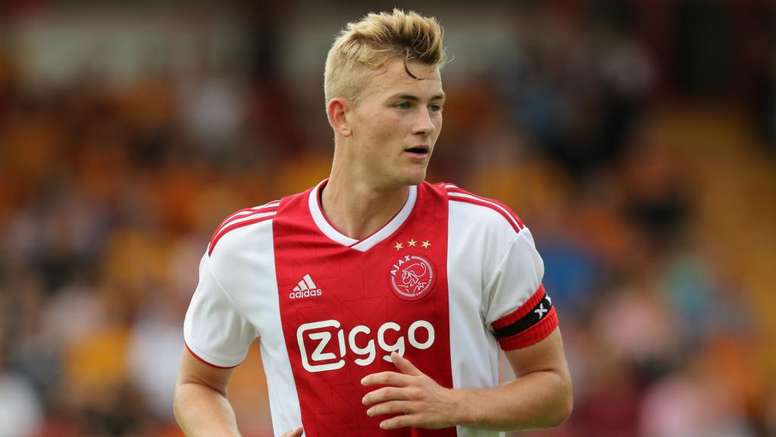 Berbatov Wants To See De Ligt Playing For Man United Besoccer