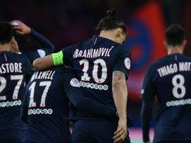 Maxwell et Zlatan Ibrahimovic, lors d'un match entre PSG et Nantes de Ligue 1 en 2015. AFP