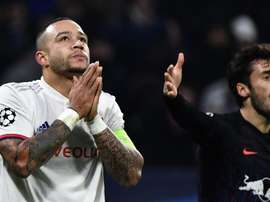 Lione, qualificazione con rissa e Depay esplode: 'I tifosi ci hanno sputato in faccia'