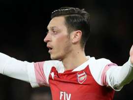 Ozil ha scelto Erdogan come testimone di nozze: critiche anche dalla Merkel