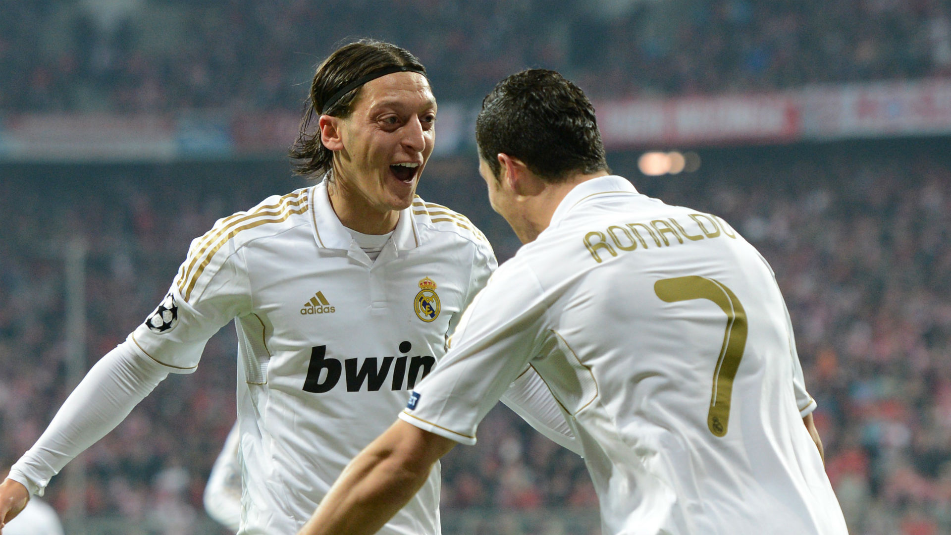 Meilleur Joueur Du Real Madrid De Tous Les Temps Özil voit Cristiano comme "l'un des meilleurs joueurs de tous les temps