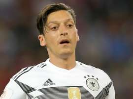 Alemanha deveria ter banido Ozil e Gundogan. Goal