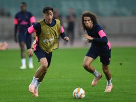 Ozil n'a pas hésité à complimenter Guendouzi. Goal