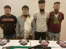 Des braqueurs avec des masques de Salah arrêtés par la police égyptienne. goal
