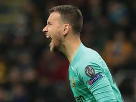 Barca's Neto suffers ankle sprain