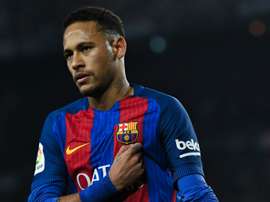 Neymar, das críticas aos elogios em horas. Goal