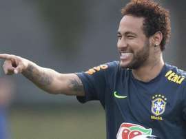Drible em Neymar vira piada na Seleção. Goal