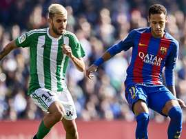 Neymar et Dani Ceballos dans le match de Liga entre Betis Séville et Barcelone. AFP