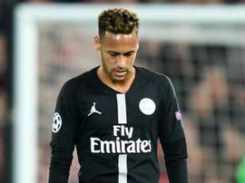 Contra o Liverpool, Neymar repetiu a receita da Copa: tentou, mas seguiu a decepcionar