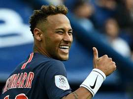 Jogador do Liverpool minimiza simulações de Neymar