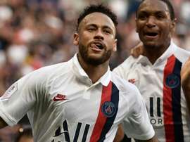 Leonardo tende la mano a Neymar. Goal